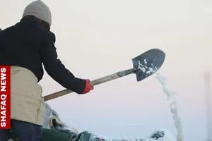 مستخرجو الملح من بحر النجف الجفاف يهدد مهنتنا صور شفق نيوز