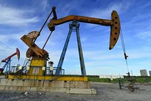 النفط يواصل الارتفاع بعد التوتر المتصاعد بين واشنطن وكاراكاس شفق نيوز