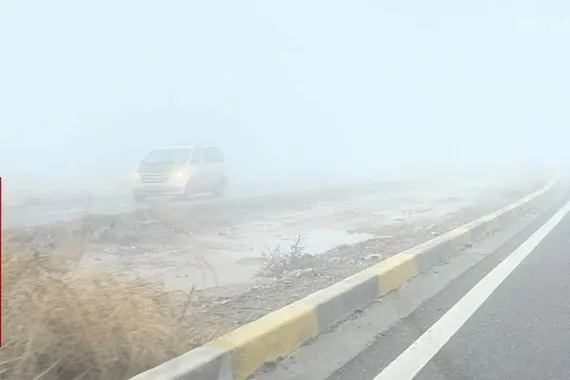 الضباب يشلّ الحركة بمناطق عراقية والرؤية تتراجع لمسافات محدودة في بعضها صور شفق نيوز