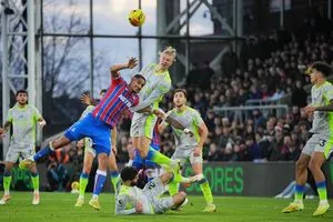 مانشستر سيتي يواصل مطاردة أرسنال بفوز عريض على كريستال بالاس