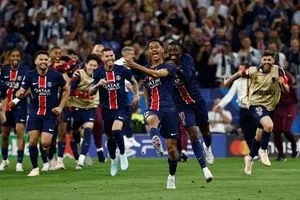باريس سان جيرمان يسجل 49 انتصاراً ويكسر رقمه القياسي السنوي