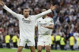 مبابي يقود هجوم ريال مدريد أمام ألافيس