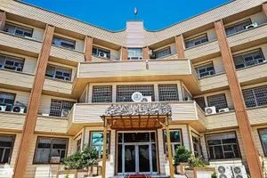 العمل تعلن تسليم 10 آلاف دفتر ضمان صحي للمعين المتفرغ وتدعو المستفيدين للمراجعة