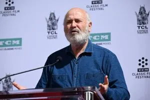 العثور على المخرج الأميركي روب راينر وزوجته جثتين هامدتين في قصرهما