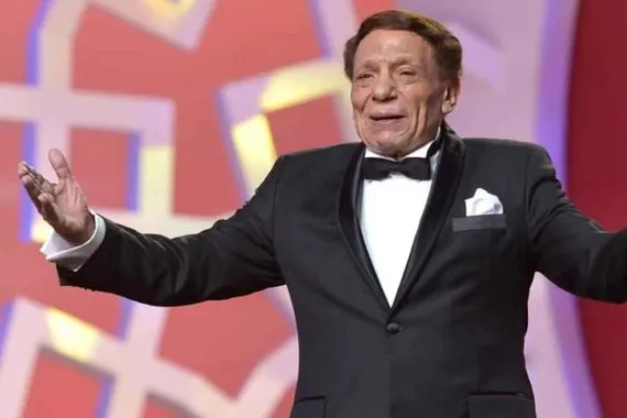 غياب عادل إمام عن جنازة شقيقته يعيد الجدل حول وضعه الصحي