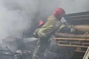 اختناق بالغاز يودي بحياة 9 عمال في منطقة صناعية وسط إيران