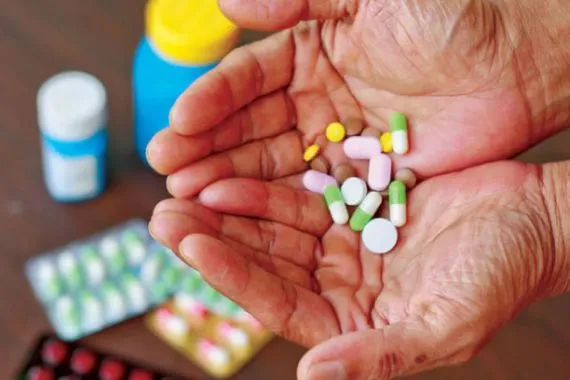 دراسة تكشف عن أخطاء في تناول الدواء تهدد حياة كبار السن