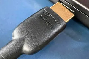 كابلات HDMI المطلية بالذهب