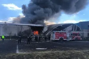 المكسيك تحطم طائرة قبل هبوطها في مطار تولوكا