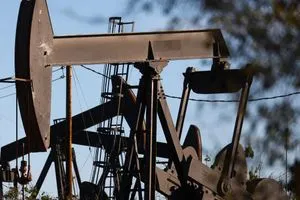 مخاوف انقطاع الإمدادات وتوترات اميركا وفنزويلا ترفع أسعار النفط شفق نيوز