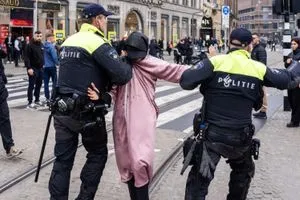 اعتقال 22 شخصاً في صدامات خلال حفل إسرائيلي بهولندا شفق نيوز