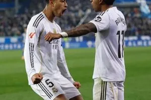 لاعبو ريال مدريد يدعمون رودريغو