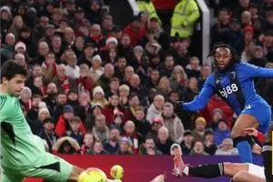 4 4 بورنموث يتعادل مرة أخرى مع اليونايتد