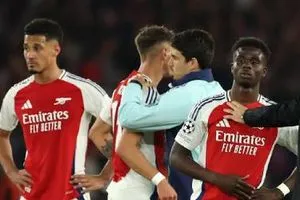 غضب بين لاعبي أرسنال