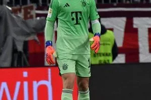 رسميًا بايرن ميونخ يكشف طبيعة إصابة نوير