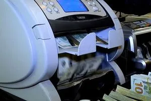 البياتي يستبعد تغيير سعر صرف الدولار لمعالجة الأزمة المالية في العراق