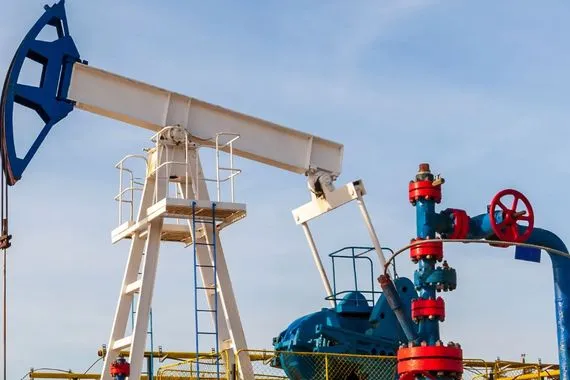 أسعار النفط تتراجع لأقل من 60 دولاراً