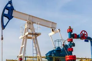 أسعار النفط تتراجع لأقل من 60 دولاراً