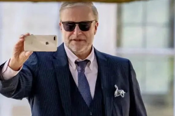 الاطاحة باكبر محتال عاطفي جنى 1 3مليون دولار من النساء باسم الحب