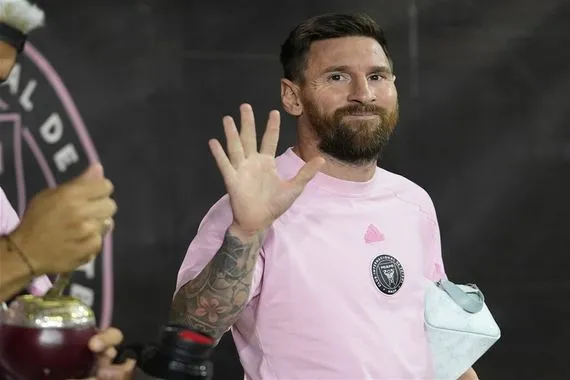 ذا بيست من اختار ميسي للفوز بالجائزة