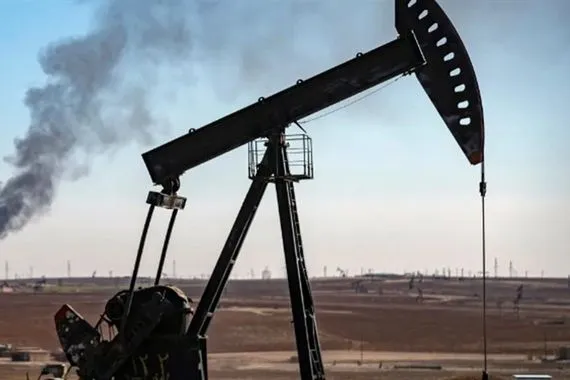 أسعار النفط تتراجع لأقل من 60 دولاراً