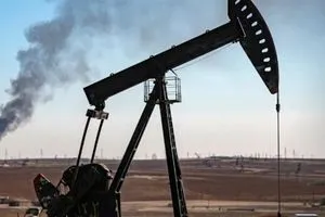 أسعار النفط تتراجع لأقل من 60 دولاراً