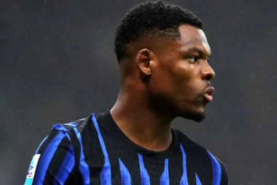 دومفريس يخضع لجراحة ويغيب لفترة طويلة