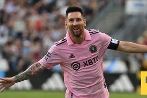 بعد 6 أشهر من البطالة لاعب ريال مدريد السابق يزامل ميسي