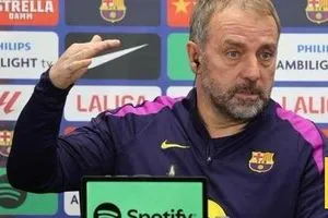 فليك اكتشف مسرب الأخبار في غرفة الملابس بهذه الحيلة