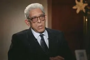 رحيل أسطورة السينما زوجته تودعه بكلمات مؤثرة