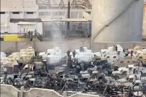 التحالف بقيادة السعودية يدمر عربات وأسلحة للانفصاليين في ميناء المكلا