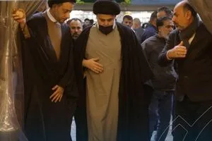 بالصور السيد الصدر في المرقد الطاهر