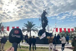 بالصور المئات يحيون ذكرى استشهاد أبي مهدي المهندس وقاسم سليماني بشارع المطار