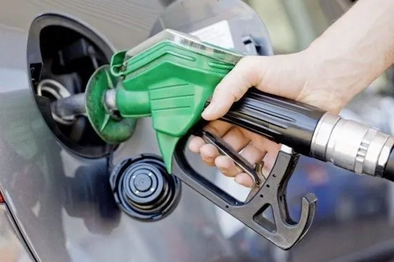 هل سيرتفع سعر لتر البنزين من 450 إلى 750 دينارا بموازنة 2026 عاجل وكالة بغداد اليوم الاخبارية