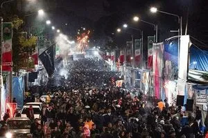 من ايران ودول اخرى نصف مليون شخص شاركوا بمسيرة ذكرى استشهاد سليماني في مقبرة كرمان