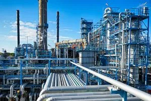 مصادر شيفرون وشركات أخرى تتنافس على مبيعات النفط الفنزويلي