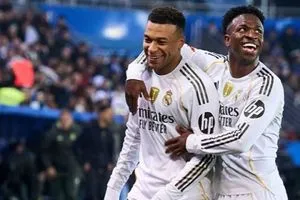 أرقام قياسية لفينيسيوس ومبابي في كلاسيكو السوبر