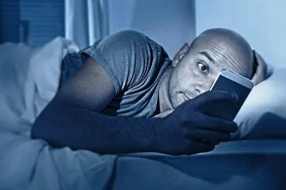 دراسة تكشف أسباب هروب الشباب من التحدث عبر الهاتف