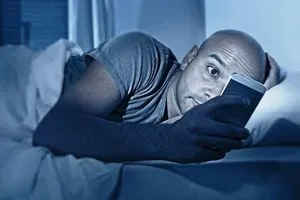 دراسة تكشف أسباب هروب الشباب من التحدث عبر الهاتف