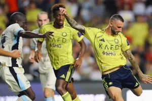 لاعب النصر يبهر الجمهور