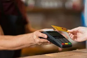 بعد اعتقاله كشف الطريقة الاحتيالية التي نفذها الحوت لسرقة منافذ الرواتب ببغداد