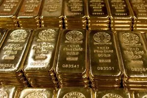 الذهب ينخفض بعد بلوغه أعلى مستوى له على الإطلاق شفق نيوز