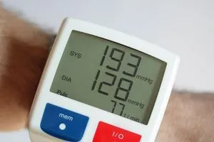 علماء يكشفون سبباً غير متوقع لارتفاع ضغط الدم