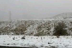 بالصور الثلوج تكسو قمة جبل سنجار في نينوى