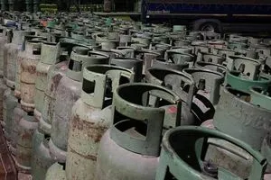 النفط أسطوانات الغاز متوفرة بكثرة ولا توجد أي أزمة