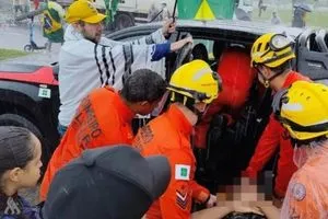 البرازيل صاعقة تطيح بمتظاهرين مؤيدين للرئيس السابق وكالة الانباء العراقية واع