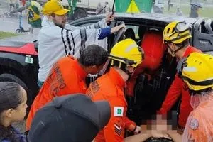 البرازيل صاعقة تطيح بمتظاهرين مؤيدين للرئيس السابق