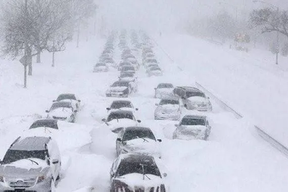 عاصفة ثلجية تشل حياة أكثر من 200 مليون أمريكي