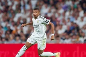 يوم غد مبابي يهدد رقم رونالدو ومورينيو يواجه عقدته