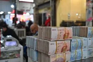 الدولار يكسر حاجز 150 ألف تومان إيراني شفق نيوز